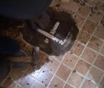 大兴卫生间漏水维修公司为您分享下卫生间渗水如何处理及注意事项